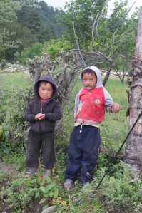 Watching us pass by, these kids are wondering: where are you going?